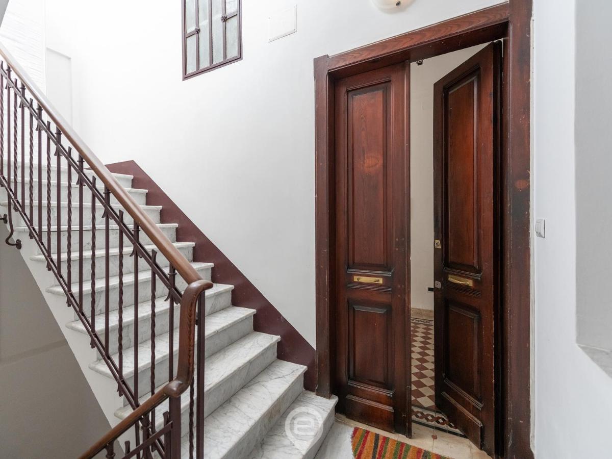 קליארי Mirabel Apartment - Wonderful Flat In City Center מראה חיצוני תמונה