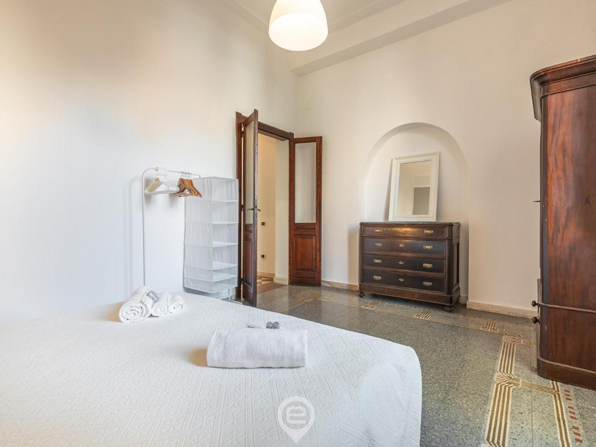 קליארי Mirabel Apartment - Wonderful Flat In City Center מראה חיצוני תמונה